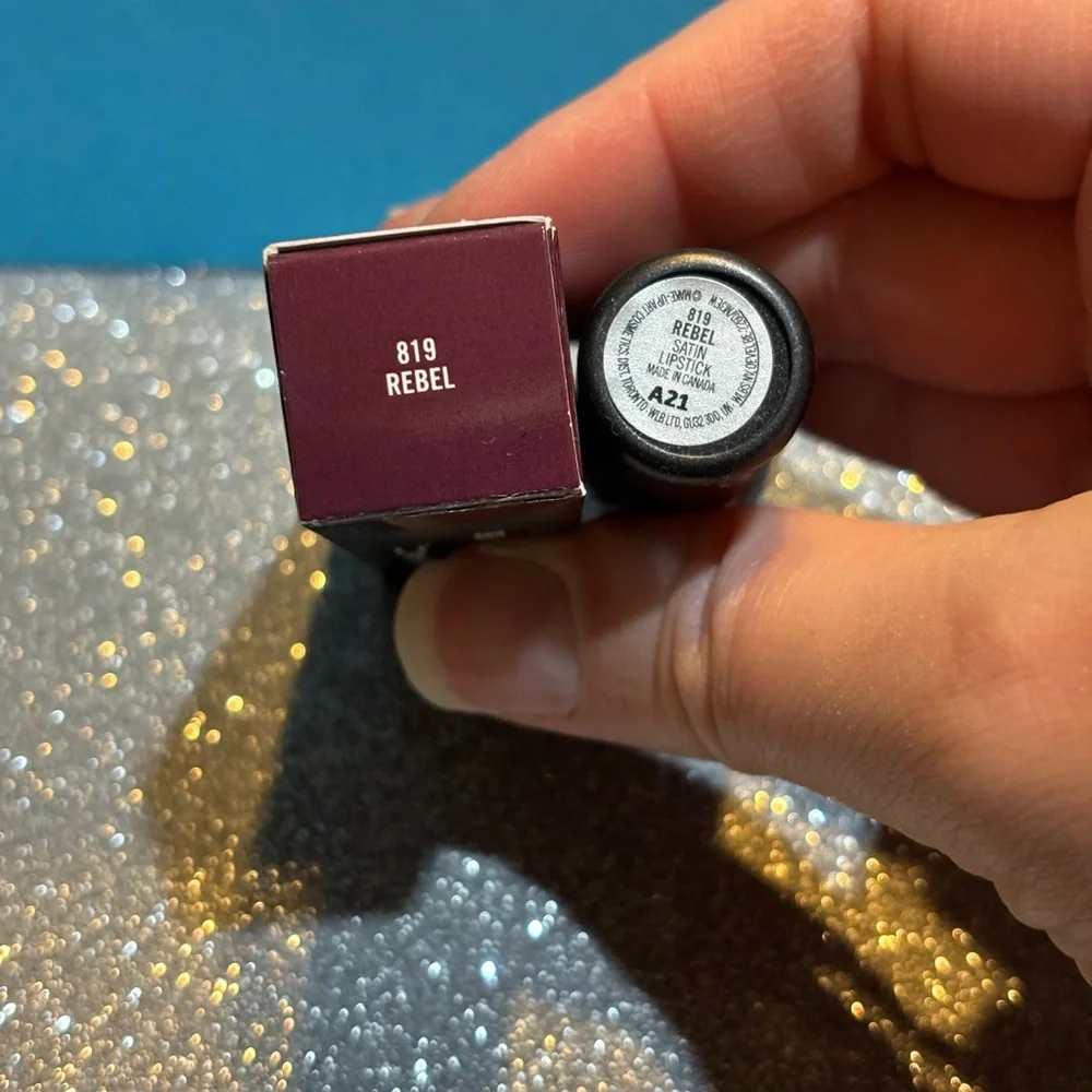 BNIB! MAC Satin Lipstick in REBEL 819 💄💋